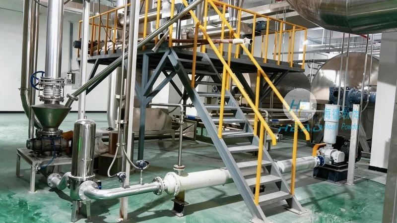 Sistema de transporte neumático de polvo sólido con agua de amoníaco